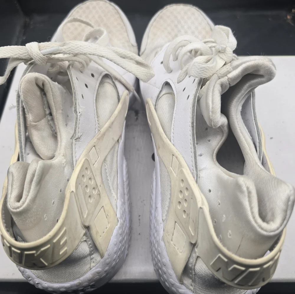 Nike‎ Women's White and Cream Sneakers